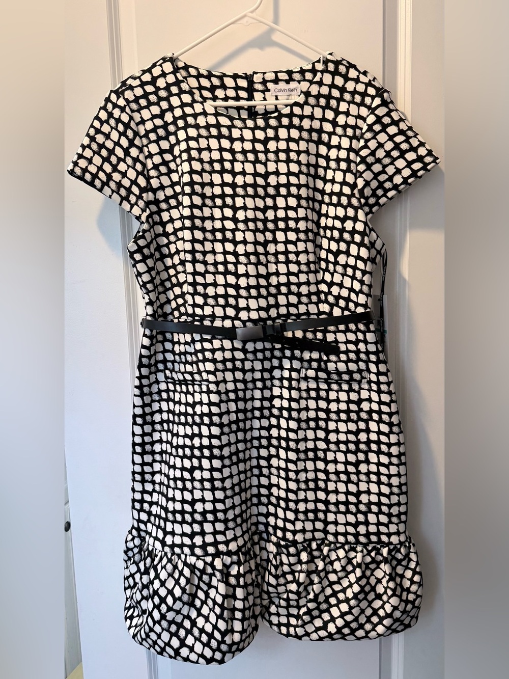 Calvin Klein Black and White Patterned Women’s Dress with Belt NWT